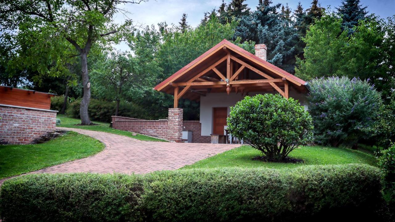 Ozkut Apartmanhaz Olmod Экстерьер фото