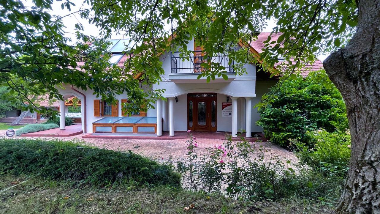 Ozkut Apartmanhaz Olmod Экстерьер фото