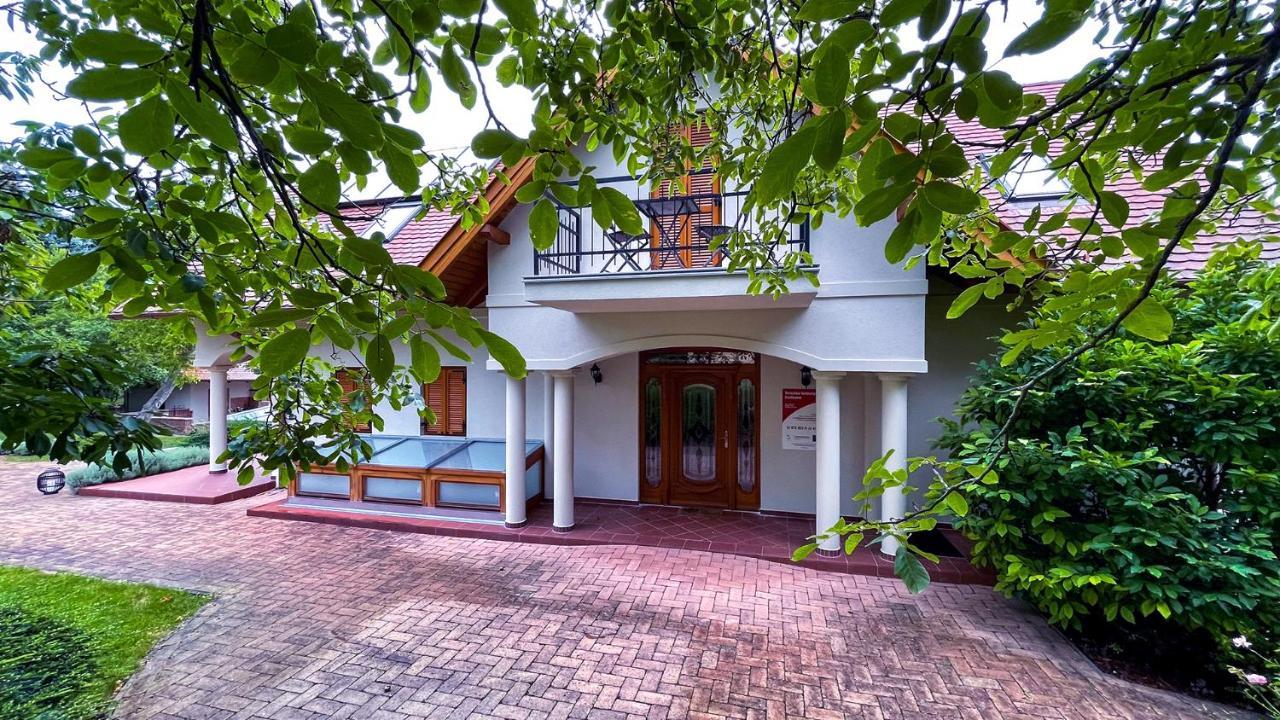 Ozkut Apartmanhaz Olmod Экстерьер фото
