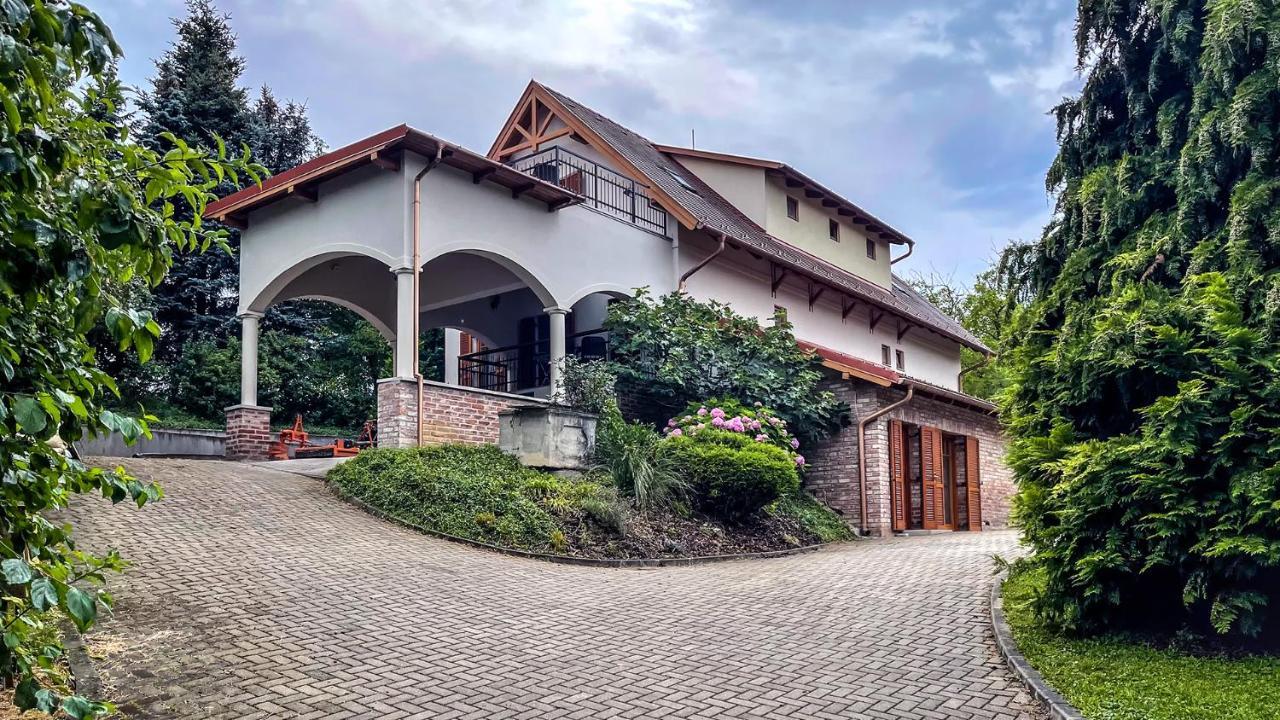 Ozkut Apartmanhaz Olmod Экстерьер фото
