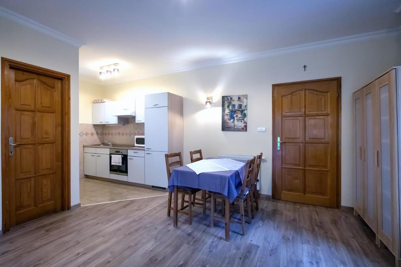 Ozkut Apartmanhaz Olmod Экстерьер фото